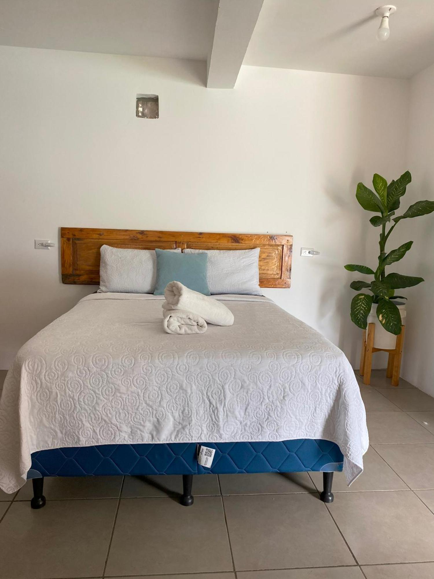 El Chirris Tzanjay Hotel San Juan La Laguna Ngoại thất bức ảnh